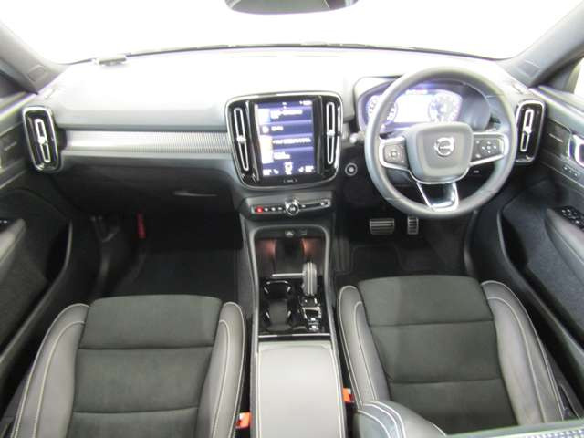 XC40B4 AWD Rデザイン 4WD