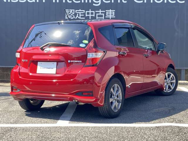 ノート1.2 e-POWER X ブラックアロー