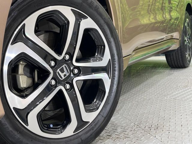 �y����17�C���`�A���~�z�C�[���z�O�ςɃ}�b�`���������A���~�z�C�[���𑕒����Ă���܂��B�e��ЊO�A���~�z�C�[����A�X�^�b�h���X�^�C�����戵�����Ă���܂��B���񂲑��k����������