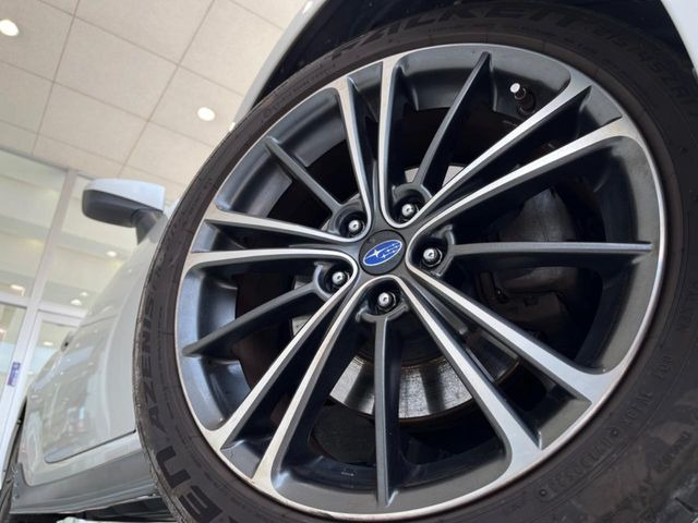 �y����17�C���`�A���~�z�C�[���z�O�ςɃ}�b�`���������A���~�z�C�[���𑕒����Ă���܂��B�e��ЊO�A���~�z�C�[����A�X�^�b�h���X�^�C�����戵�����Ă���܂��B���񂲑��k����������