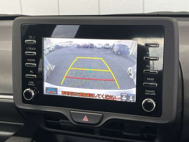 後方モニター表示でバック時の障害物もしっかり見えます!