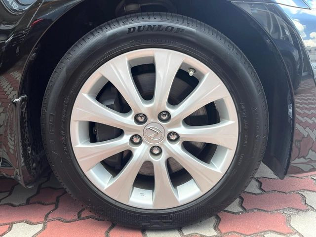 �y����17�C���`�A���~�z�C�[���z�O�ςɃ}�b�`���������A���~�z�C�[���𑕒����Ă���܂��B�e��ЊO�A���~�z�C�[����A�X�^�b�h���X�^�C�����戵�����Ă���܂��B���񂲑��k����������
