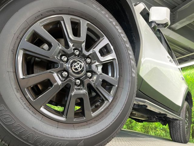 �y����18�C���`�A���~�z�C�[���z�O�ςɃ}�b�`���������A���~�z�C�[���𑕒����Ă���܂��B�e��ЊO�A���~�z�C�[����A�X�^�b�h���X�^�C�����戵�����Ă���܂��B���񂲑��k����������