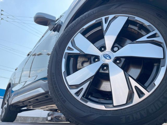�y����18�C���`�A���~�z�C�[���z�O�ςɃ}�b�`���������A���~�z�C�[���𑕒����Ă���܂��B�e��ЊO�A���~�z�C�[����A�X�^�b�h���X�^�C�����戵�����Ă���܂��B���񂲑��k����������
