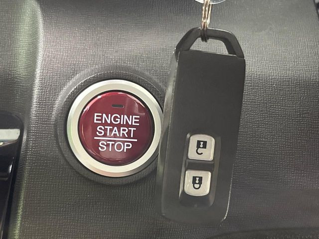 �yHonda�X�}�[�g�L�[�z�J�o����|�P�b�g�ɓ��ꂽ�܂܂ł��h�A�̎{���E�������\�ȃX�}�[�g�L�[�𑕔��B�G���W���̃I���E�I�t�����J�M�����o���K�v����������Ƃ��Ă��֗��ł���