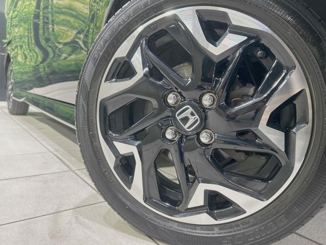 �y����15�C���`�A���~�z�C�[���z�O�ςɃ}�b�`���������A���~�z�C�[���𑕒����Ă���܂��B�e��ЊO�A���~�z�C�[����A�X�^�b�h���X�^�C�����戵�����Ă���܂��B���񂲑��k����������