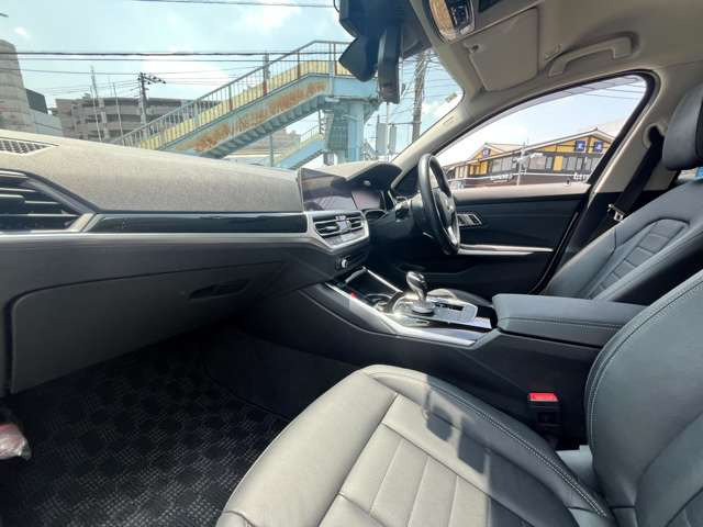 3シリーズセダン320i