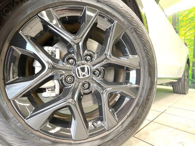 �y�O���[�h��p����18�C���`�A���~�z�C�[���z�f�U�C�����̍��������A���~�z�C�[���𑕒����Ă���܂��B�e��ЊO�A���~�z�C�[����A�X�^�b�h���X�^�C�����戵�����Ă���܂��B���񂲑��k����������