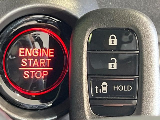 �yHonda�X�}�[�g�L�[�z�J�o����|�P�b�g�ɓ��ꂽ�܂܂ł��h�A�̎{���E�������\�ȃX�}�[�g�L�[�𑕔��B�G���W���̃I���E�I�t�����J�M�����o���K�v����������Ƃ��Ă��֗��ł���