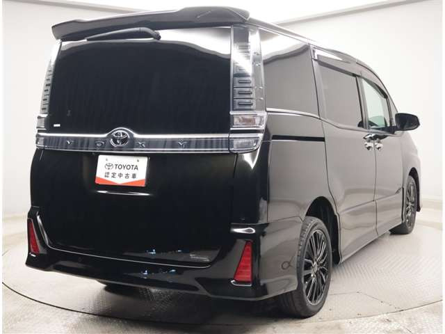 ヴォクシー2.0 ZS 煌III 4WD