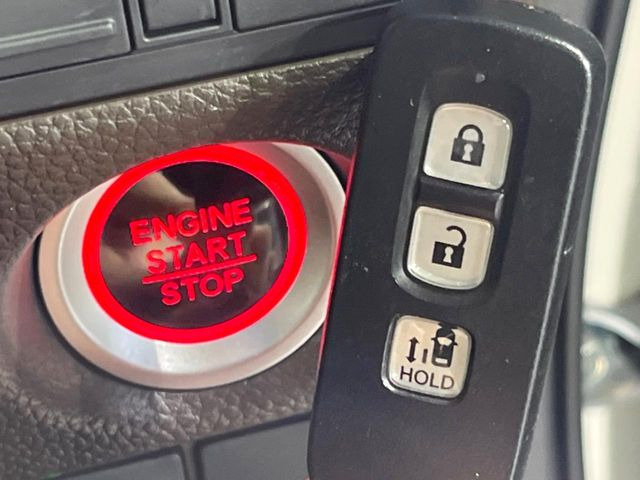 �yHonda�X�}�[�g�L�[�z�J�o����|�P�b�g�ɓ��ꂽ�܂܂ł��h�A�̎{���E�������\�ȃX�}�[�g�L�[�𑕔��B�G���W���̃I���E�I�t�����J�M�����o���K�v����������Ƃ��Ă��֗��ł���