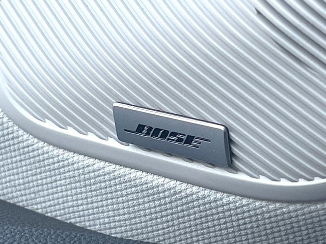 ��BOSE�T���E���h�V�X�e��:���f�����ɍœK�Ȓ������{���ꂽ�A�l�C�̃T�E���h�V�X�e���ł��B�ʏ�̃X�s�[�J�[�Ɣ�r���Ă����̍L���肪�������܂��B���񂲗��X�̏ゲ�̊����������B