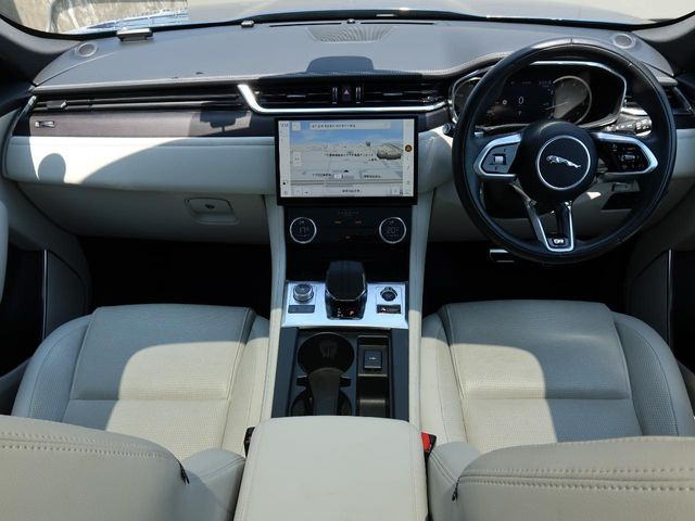 FペイスRダイナミック ブラック 2.0L P250 4WD