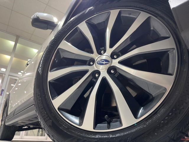 �y����17�C���`�A���~�z�C�[���z�O�ςɃ}�b�`���������A���~�z�C�[���𑕒����Ă���܂��B�e��ЊO�A���~�z�C�[����A�X�^�b�h���X�^�C�����戵�����Ă���܂��B���񂲑��k����������