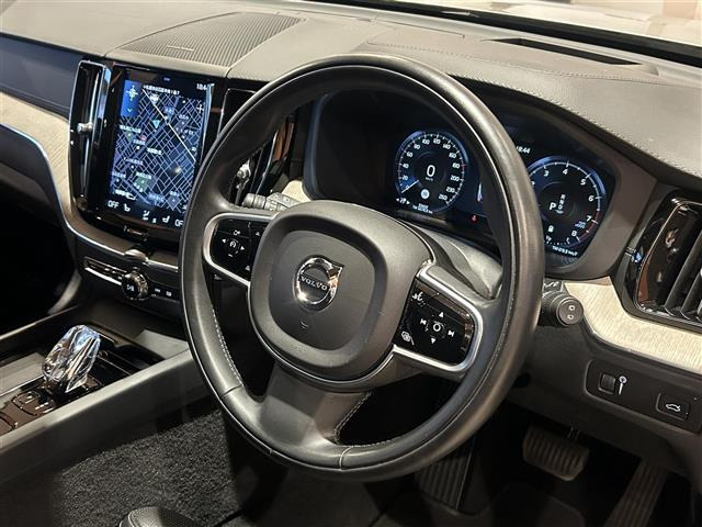 XC60B5 AWD インスクリプション 4WD