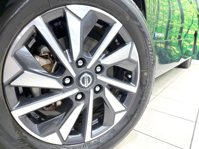 �y����16�C���`�A���~�z�C�[���z�O�ςɃ}�b�`���������A���~�z�C�[���𑕒����Ă���܂��B�e��ЊO�A���~�z�C�[����A�X�^�b�h���X�^�C�����戵�����Ă���܂��B���񂲑��k����������