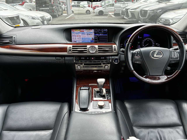 LS600hL 4WD