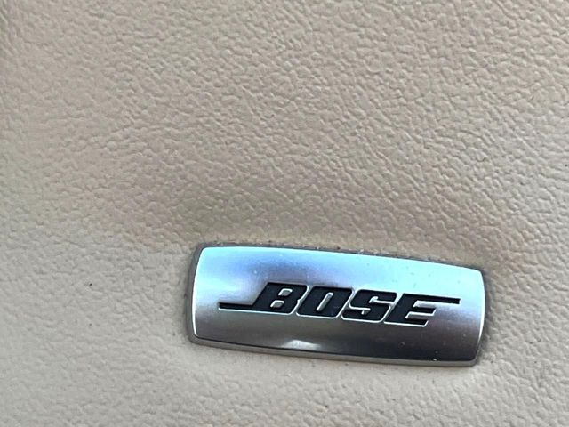 �yBOSE�T�E���h�V�X�e���z���i�ʃT�E���h�V�X�e���𓋍ځB��p�̃`���[�j���O���{���ꂽ�召�l�X�ȃX�s�[�J�[����ǎ��ȃT�E���h���t�ł��A�Տꊴ���ӂ�鉹����Ԃ����o���܂��B