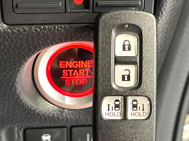 �yHonda�X�}�[�g�L�[�z�J�o����|�P�b�g�ɓ��ꂽ�܂܂ł��h�A�̎{���E�������\�ȃX�}�[�g�L�[�𑕔��B�G���W���̃I���E�I�t�����J�M�����o���K�v����������Ƃ��Ă��֗��ł���
