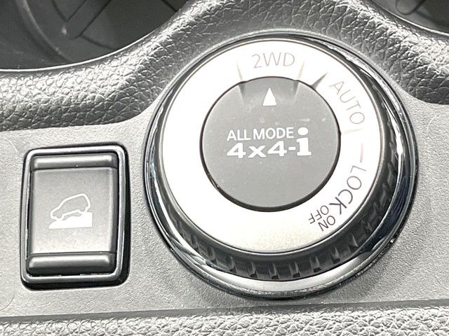 �y�I�[�����[�h4&times;4�z2WD/4WD���[�h����y�ɐ؂�ւ��\�B�R��d����2WD�A�X�^�b�N���ɖ𗧂�LOCK�AAUTO���[�h�ł�4WD�̔z���������Œ������A�H�ʏ󋵂��킸���肵��������T�|�[�g�B