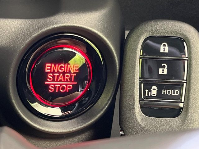 �yHonda�X�}�[�g�L�[�z�J�o����|�P�b�g�ɓ��ꂽ�܂܂ł��h�A�̎{���E�������\�ȃX�}�[�g�L�[�𑕔��B�G���W���̃I���E�I�t�����J�M�����o���K�v����������Ƃ��Ă��֗��ł���