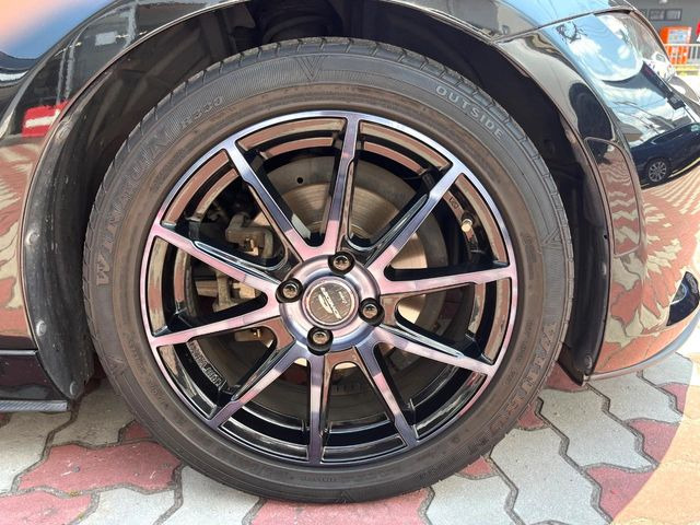 �y16�C���`�A���~�z�C�[���z�O�ςɃ}�b�`�����A���~�z�C�[���𑕒����Ă���܂��B�e��A���~�z�C�[����A�X�^�b�h���X�^�C�����戵�����Ă���܂��B���񂲑��k����������