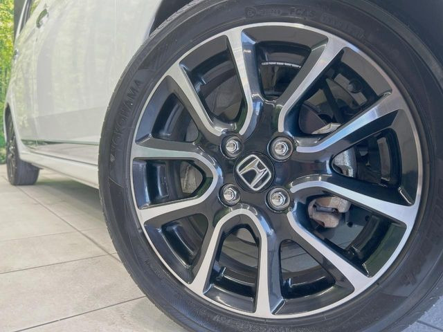 �y����15�C���`�A���~�z�C�[���z�O�ςɃ}�b�`���������A���~�z�C�[���𑕒����Ă���܂��B�e��ЊO�A���~�z�C�[����A�X�^�b�h���X�^�C�����戵�����Ă���܂��B���񂲑��k����������