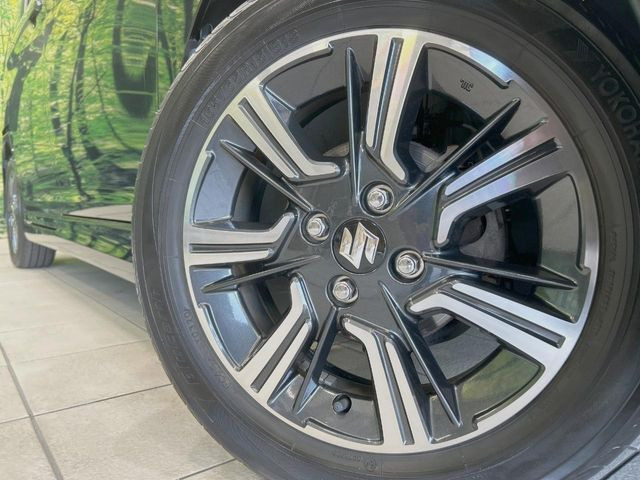 �y����15�C���`�A���~�z�C�[���z�O�ςɃ}�b�`���������A���~�z�C�[���𑕒����Ă���܂��B�e��ЊO�A���~�z�C�[����A�X�^�b�h���X�^�C�����戵�����Ă���܂��B���񂲑��k����������