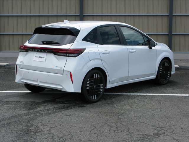 ノートオーラ1.2 G FOUR レザーエディション 4WD
