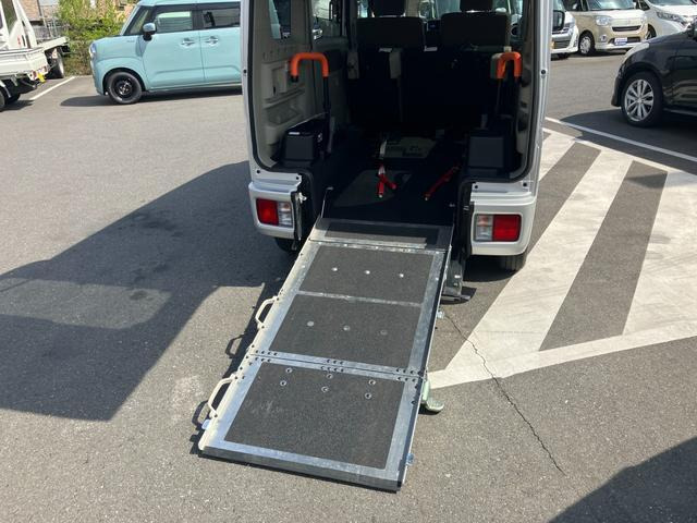 エブリイワゴンウィズ 車いす移動車 左右分割式リアシート付