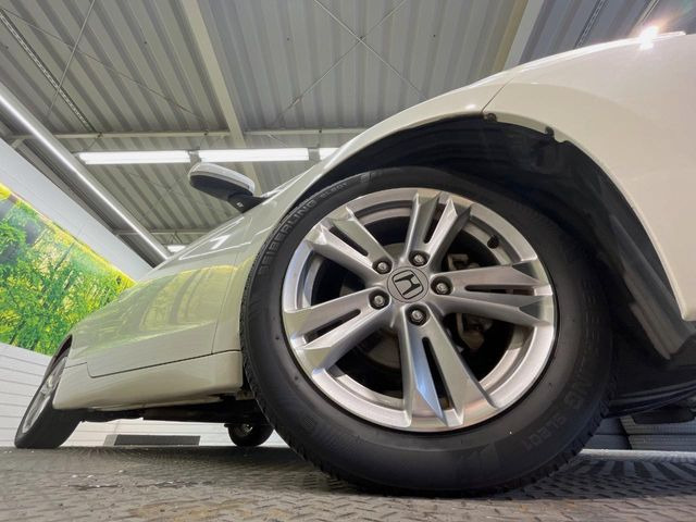 �y����16�C���`�A���~�z�C�[���z�O�ςɃ}�b�`���������A���~�z�C�[���𑕒����Ă���܂��B�e��ЊO�A���~�z�C�[����A�X�^�b�h���X�^�C�����戵�����Ă���܂��B���񂲑��k����������