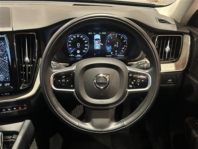 XC60B5 AWD インスクリプション 4WD