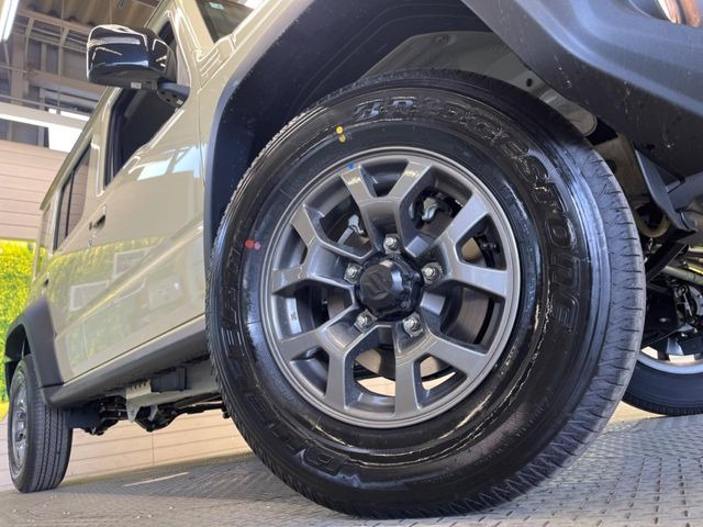 �y����15�C���`�A���~�z�C�[���z�O�ςɃ}�b�`���������A���~�z�C�[���𑕒����Ă���܂��B�e��ЊO�A���~�z�C�[����A�X�^�b�h���X�^�C�����戵�����Ă���܂��B���񂲑��k����������