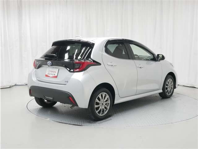 ヤリス1.5 ハイブリッド Z E-Four 4WD