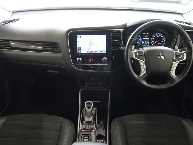 アウトランダーPHEV2.4 G プラスパッケージ 4WD