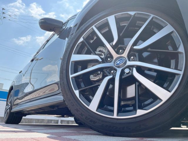 �y����18�C���`�A���~�z�C�[���z�O�ςɃ}�b�`���������A���~�z�C�[���𑕒����Ă���܂��B�e��ЊO�A���~�z�C�[����A�X�^�b�h���X�^�C�����戵�����Ă���܂��B���񂲑��k����������