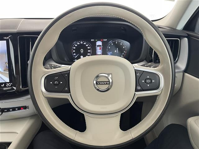 XC60B5 AWD モメンタム 4WD