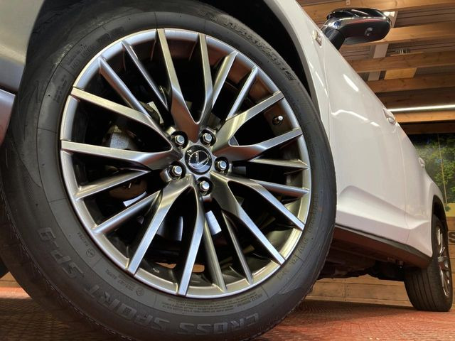 �y����20�C���`�A���~�z�C�[���z�O�ςɃ}�b�`���������A���~�z�C�[���𑕒����Ă���܂��B�e��ЊO�A���~�z�C�[����A�X�^�b�h���X�^�C�����戵�����Ă���܂��B���񂲑��k����������