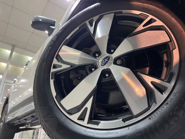 �y����18�C���`�A���~�z�C�[���z�O�ςɃ}�b�`���������A���~�z�C�[���𑕒����Ă���܂��B�e��ЊO�A���~�z�C�[����A�X�^�b�h���X�^�C�����戵�����Ă���܂��B���񂲑��k����������