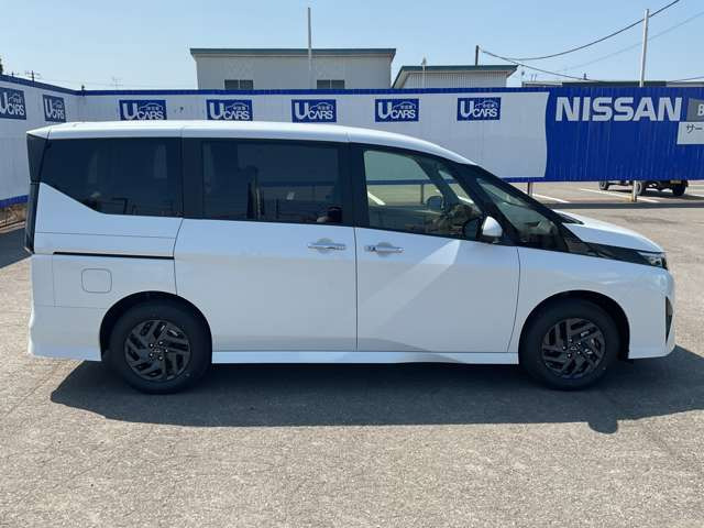 セレナ1.4 e-4ORCE ハイウェイスターV NissanConnectインフォテインメントシステム 4WD