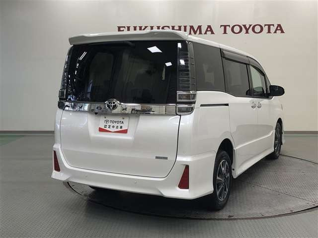 ヴォクシー2.0 ZS 煌III 4WD