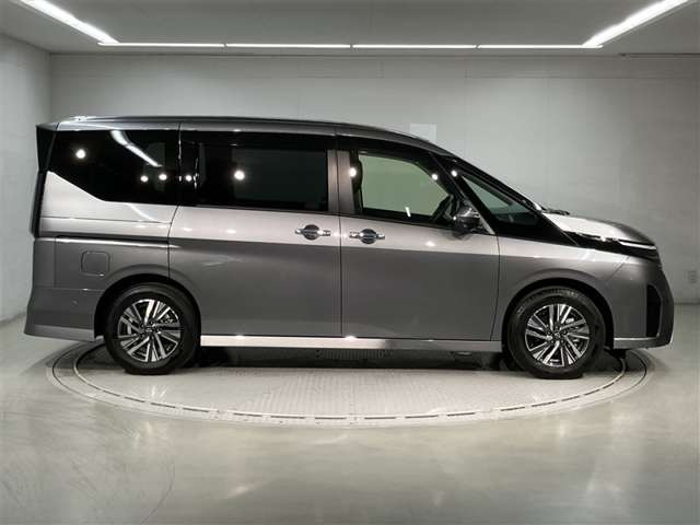 セレナ1.4 e-POWER ハイウェイスターV ステップタイプ