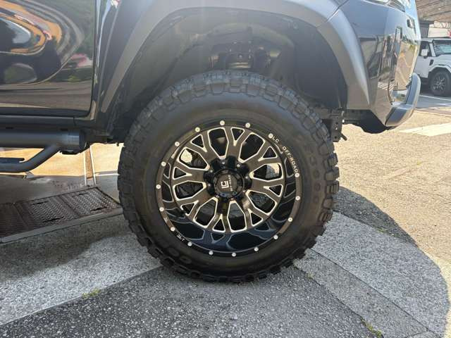 LC OFF-ROAD�z�C�[�� (35&times;12.50R20)