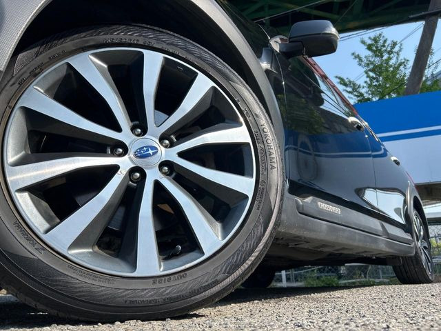 �y����17�C���`�A���~�z�C�[���z�O�ςɃ}�b�`���������A���~�z�C�[���𑕒����Ă���܂��B�e��ЊO�A���~�z�C�[����A�X�^�b�h���X�^�C�����戵�����Ă���܂��B���񂲑��k����������
