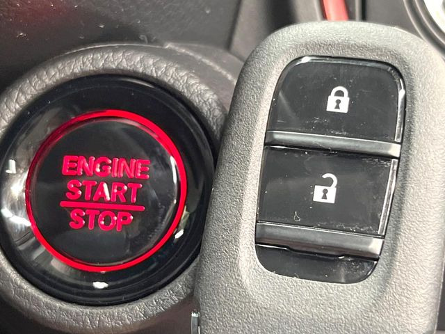�yHonda�X�}�[�g�L�[�z�J�o����|�P�b�g�ɓ��ꂽ�܂܂ł��h�A�̎{���E�������\�ȃX�}�[�g�L�[�𑕔��B�G���W���̃I���E�I�t�����J�M�����o���K�v����������Ƃ��Ă��֗��ł���