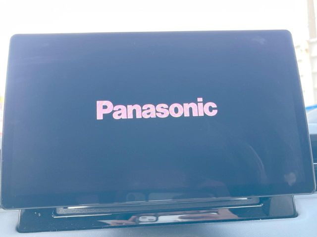 【大画面ナビ】人気の大型10インチナビを装備。存在感のある大画面はインパクト大!ナビ利用時のマップ表示は見やすく、テレビやDVDは臨場感がアップ!いつものドライブがグッと楽しくなります♪