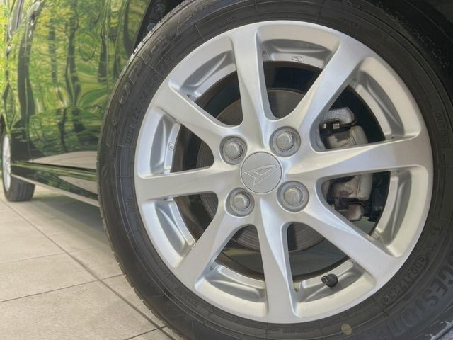 �y���������C���`�A���~�z�C�[���z�O�ςɃ}�b�`���������A���~�z�C�[���𑕒����Ă���܂��B�e��ЊO�A���~�z�C�[����A�X�^�b�h���X�^�C�����戵�����Ă���܂��B���񂲑��k����������