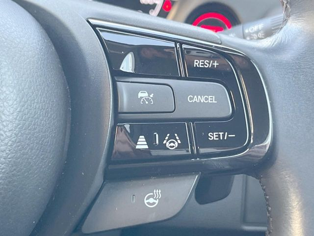 【アダプティブクルーズコントロール】高速道路での長距離走行が楽に!!自動で速度を保つクルーズコントロールが、衝突軽減システムと連携し、前方の車両を感知して車間を保つように速度調節してくれます!!