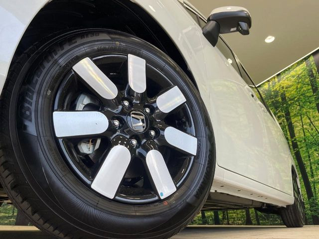 �y����15�C���`�A���~�z�C�[���z�O�ςɃ}�b�`���������A���~�z�C�[���𑕒����Ă���܂��B�e��ЊO�A���~�z�C�[����A�X�^�b�h���X�^�C�����戵�����Ă���܂��B���񂲑��k����������
