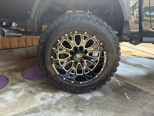 LC OFF-ROAD�z�C�[�� (35&times;12.50R20)